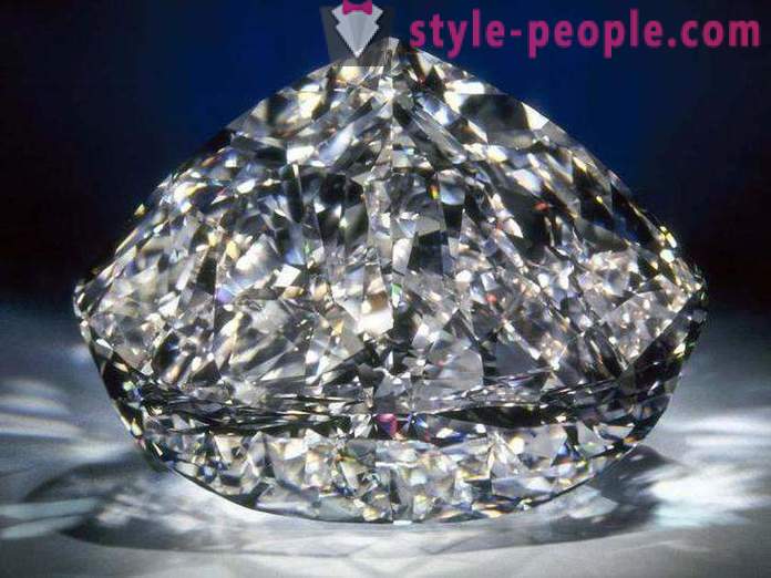 El diamante más grande en el mundo en tamaño y peso