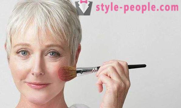 Maquillaje para mujeres de 50 años: paso a paso y con fotos
