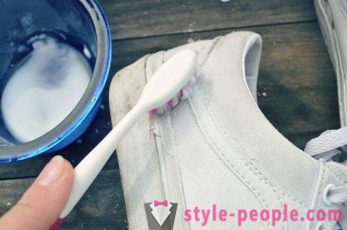 Cómo blanquear sus zapatillas de deporte blancas en casa? consejos útiles