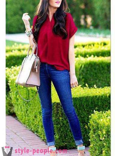 Красная блузка с джинсами