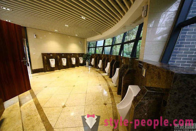 ¿Cómo funciona baño público 5 estrellas de China