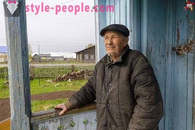 Maestro del pueblo de 85 años de edad ha acumulado en la casa, pero le dio el dinero a los huérfanos