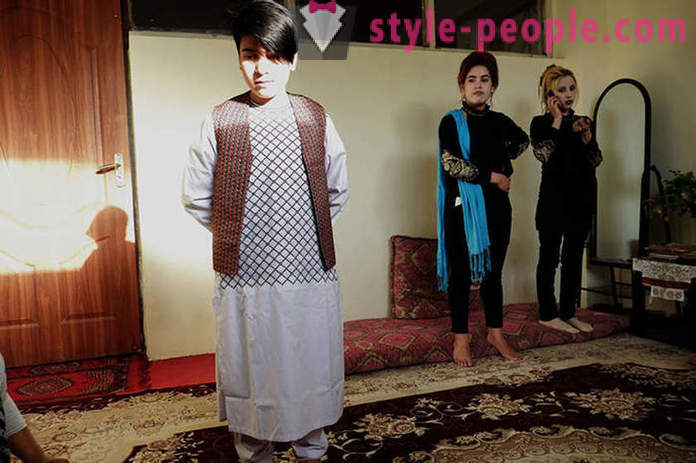 ¿Por qué se levantan como niños en Afganistán, algunas chicas