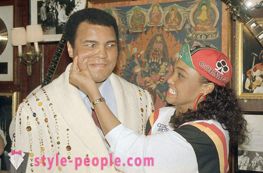 Cumpleaños grande: Muhammad Ali fuera del ring