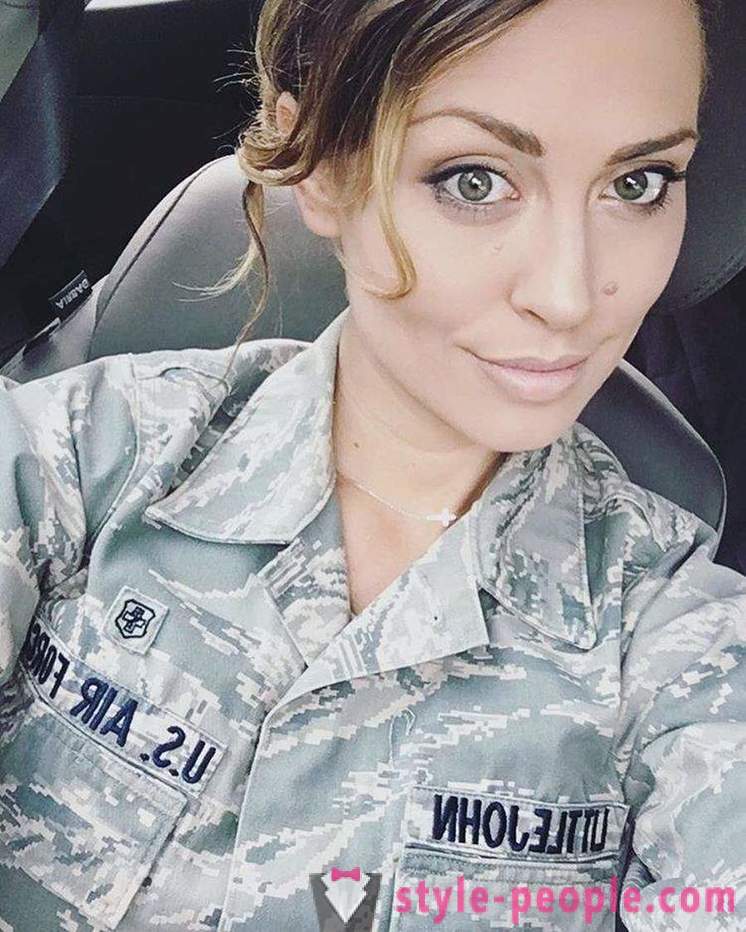 Kerissa Littlejohn - miembros de la Fuerza Aérea de los EE.UU., que es un modelo profesional, y tiene una maestría