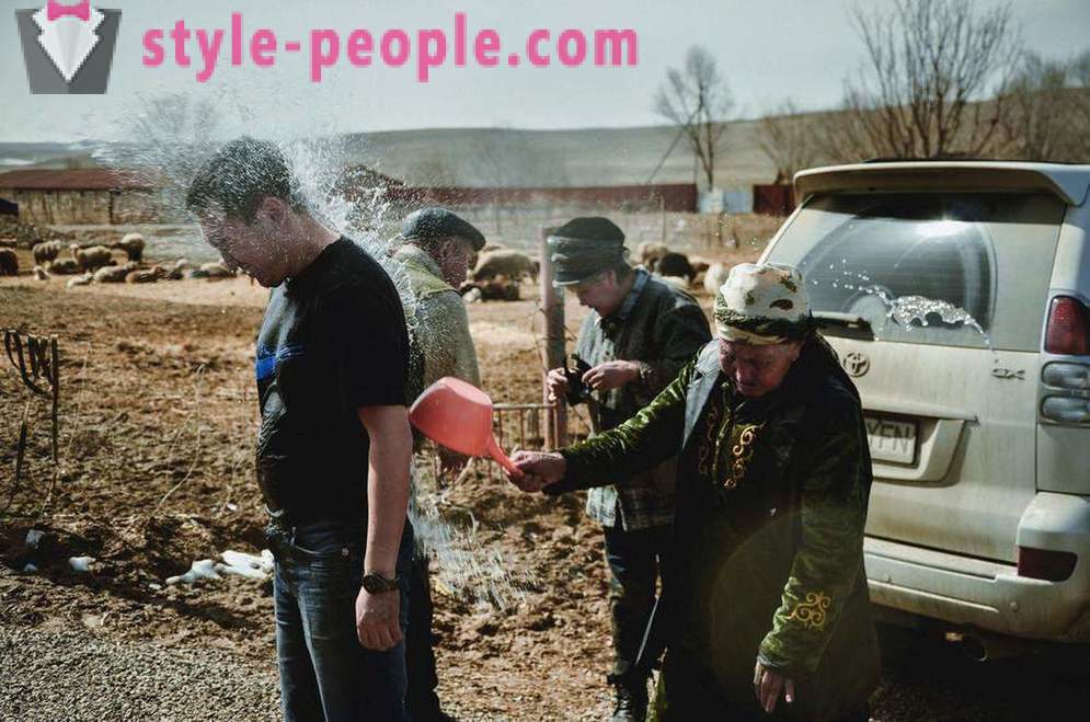 West fotógrafo pasó dos meses visitando kazajo chamán