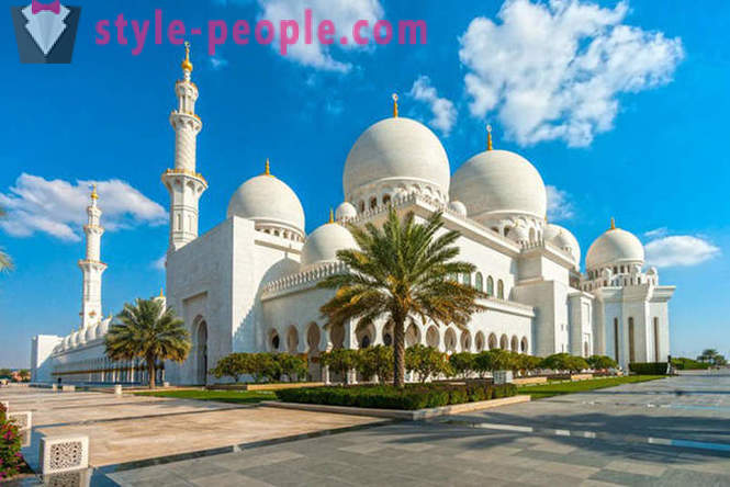 Mezquita Sheikh Zayed - el principal escaparate de la riqueza incalculable de Emirato de Abu Dabi