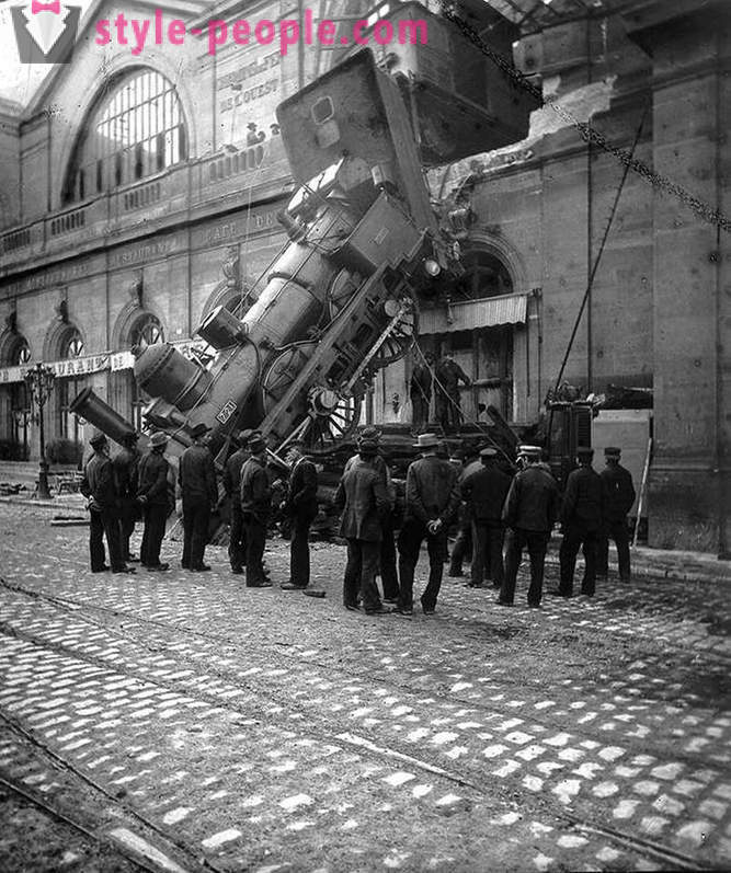 Ruina del tren en la estación de Montparnasse en 1895