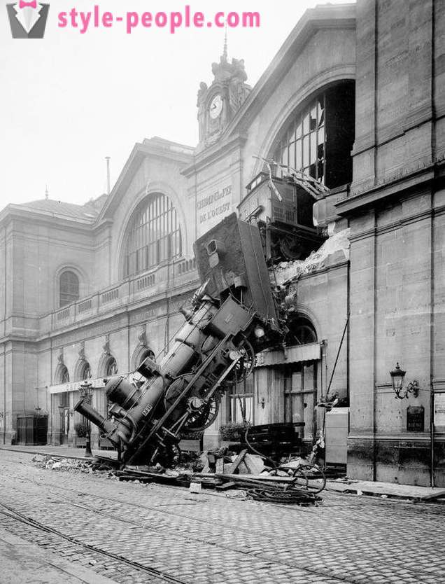 Ruina del tren en la estación de Montparnasse en 1895