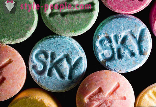 Que las sustancias nocivas 9 más populares, incluyendo el alcohol, el LSD, y la cafeína hacen con el cerebro