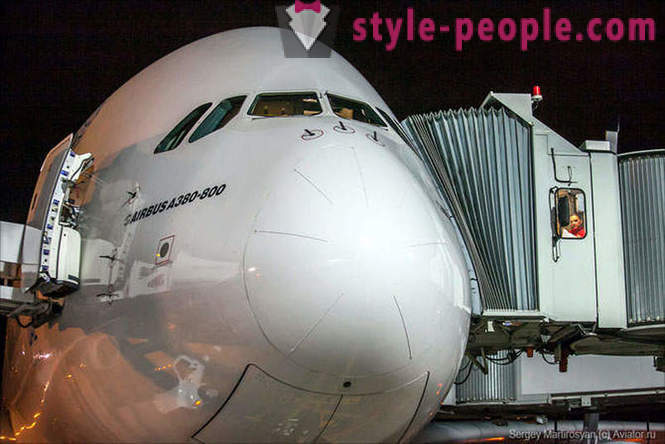 ¿Cómo servir el avión de pasajeros más grande en Domodedovo