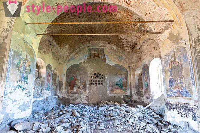 Iglesias y frescos abandonados en la región de Lipetsk