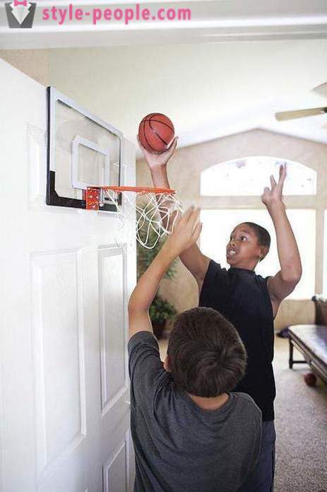 La altura estándar y el tamaño del anillo de baloncesto