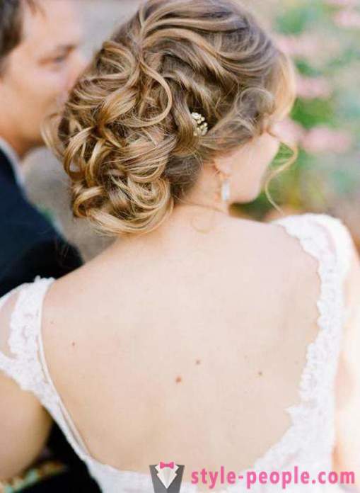 Peinados con falsas cerraduras (boda, por la noche)