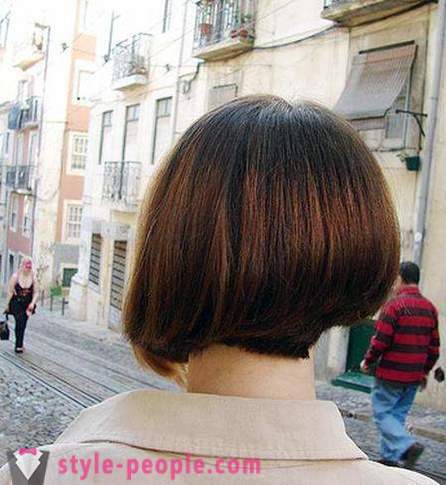 Corte de pelo corto para el rostro ovalado (foto)