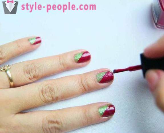 ¿Cómo pintar las uñas con dos colores? Lo agradable para compensar las uñas en dos colores. opciones de manicura