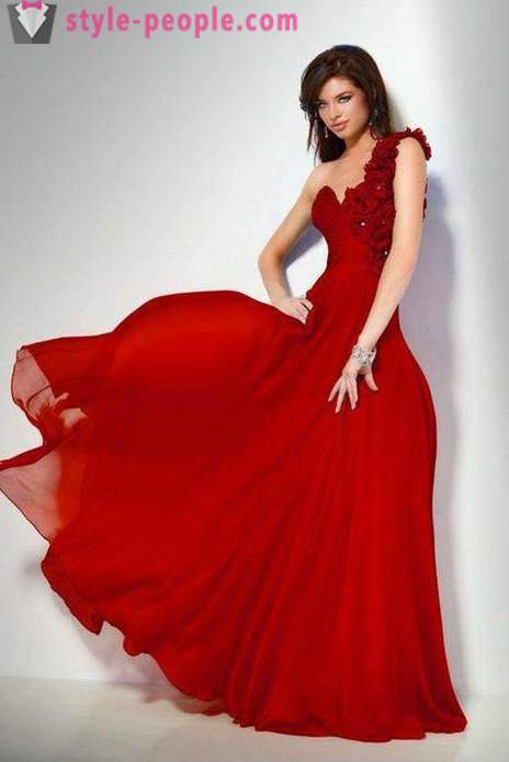 Vestido rojo de moda el piso
